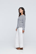 Load image into Gallery viewer, astrid fine cotton stripe t-shrit
